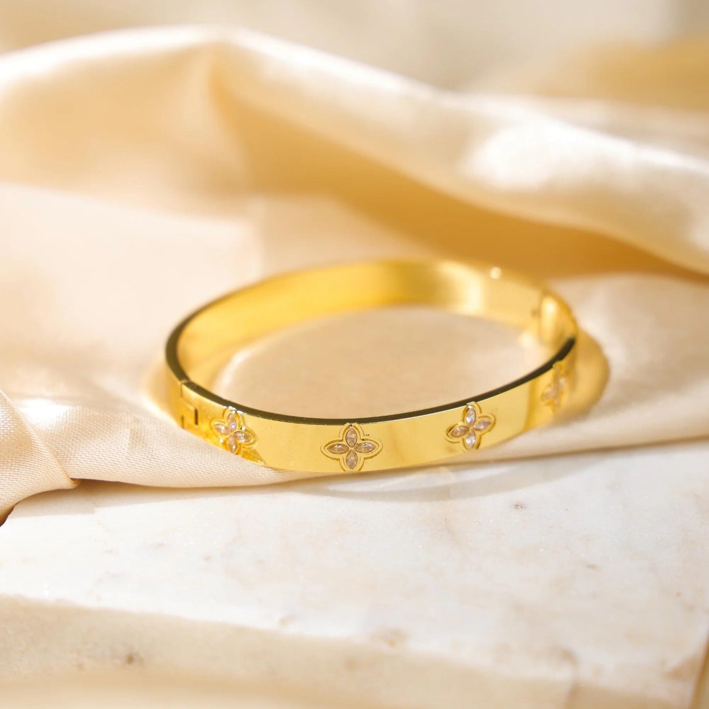 18K Gold Plated Clover Bangle: Stainless Steel Minimalist Bracelet