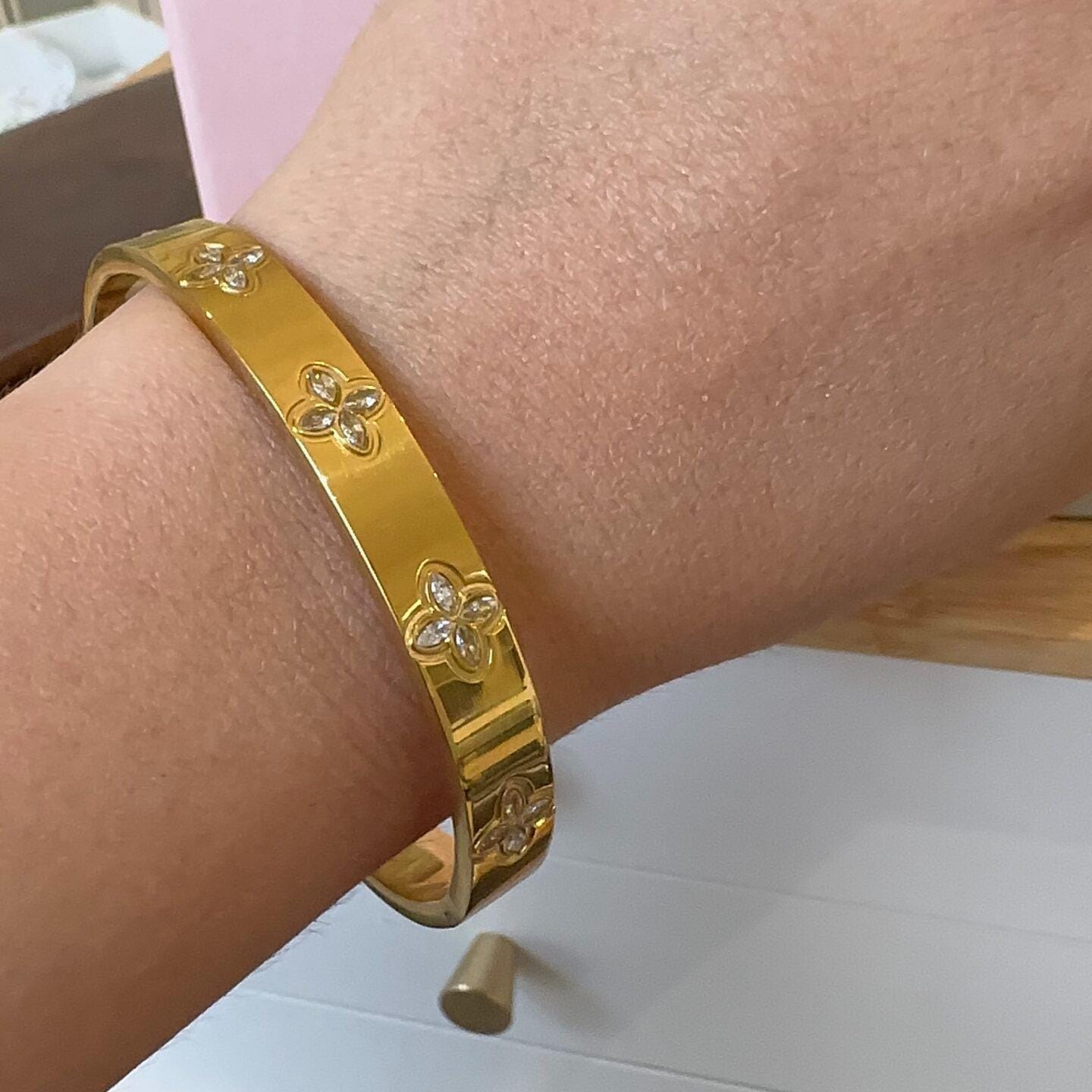 18K Gold Plated Clover Bangle: Stainless Steel Minimalist Bracelet
